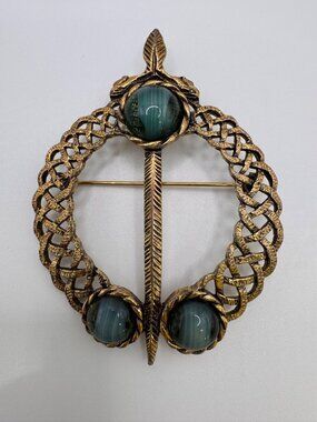 Vintage Celtic Knot Brooch Green Cabochon Gold Tone Scottish Pin Signed 2252